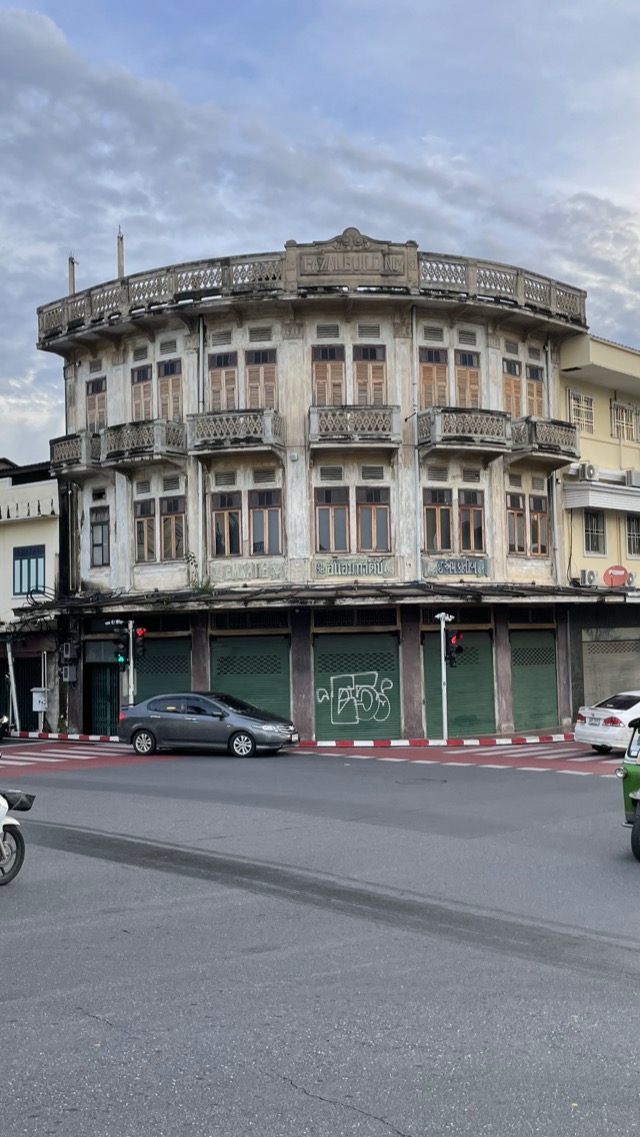 Bumrung Mueang — photo 01